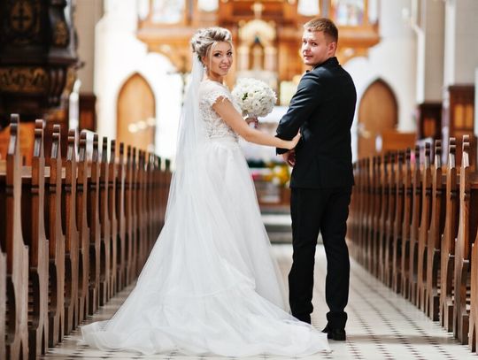 Rzadziej bierzemy śluby i rzadziej się rozwodzimy