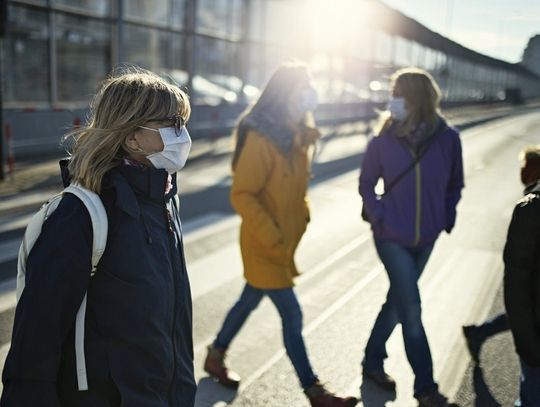 Maseczki na świeżym powietrzu? Eksperci są zgodni 