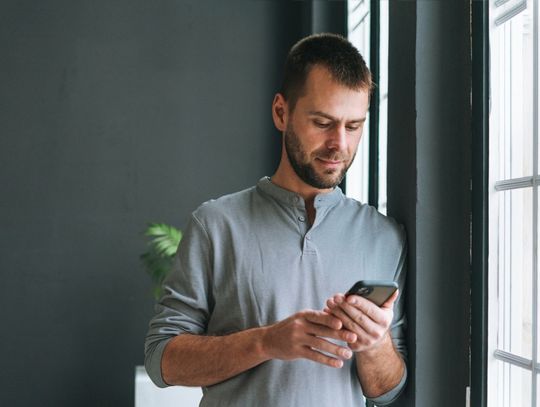 Masz zdrajcę w kieszeni. Tak szpiegują smartfony