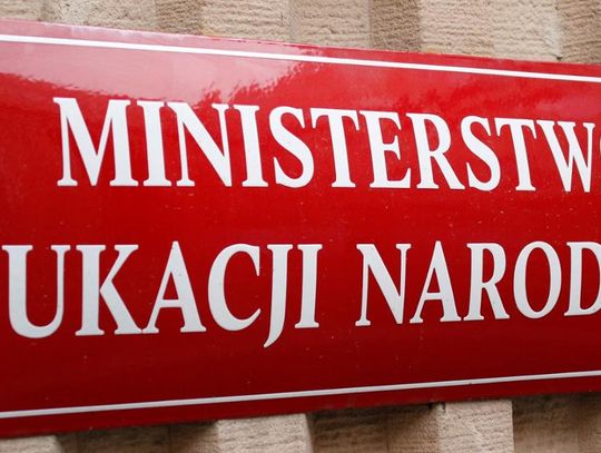 MEN uspokaja. Szkoły są bezpieczne po nocnym ataku dronów