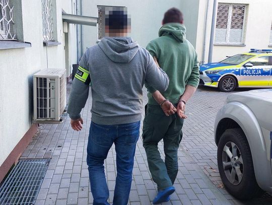 zatrzymanie mężczyzny przez policjantów, Łomża, listopad 2025