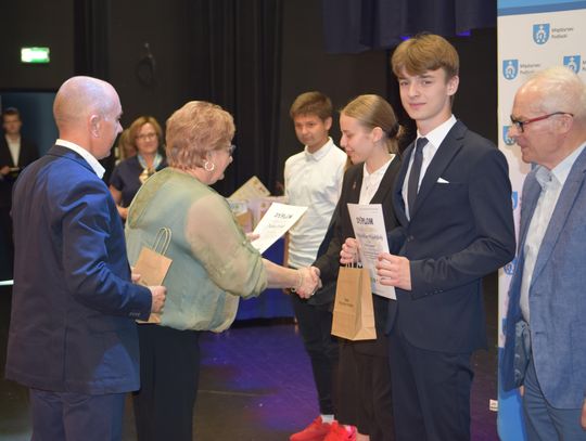 Międzyrzec nagradza najlepszych uczniów [GALERIA ZDJĘĆ]