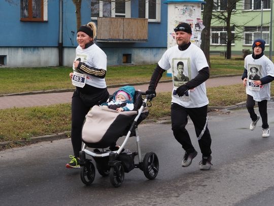 Międzyrzec Podlaski: Dwieście osób na starcie biegu dla Wyklętych