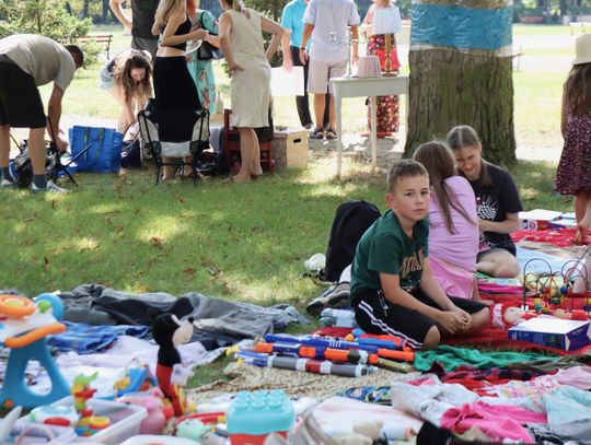 Międzyrzec Podlaski. Pchli targ w parku Potockich [GALERIA ZDJĘĆ]