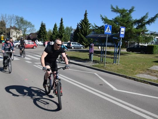 Międzyrzec Podlaski. Pobił rekord Guinnessa w jeździe bez pedałowania Międzyrzec Podlaski. Pobił rekord Guinnessa w jeździe bez pedałowania