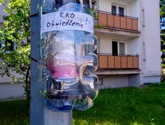 Mieszkańcy mieli dość ciemności. Zrobili sobie "ekooświetlenie"