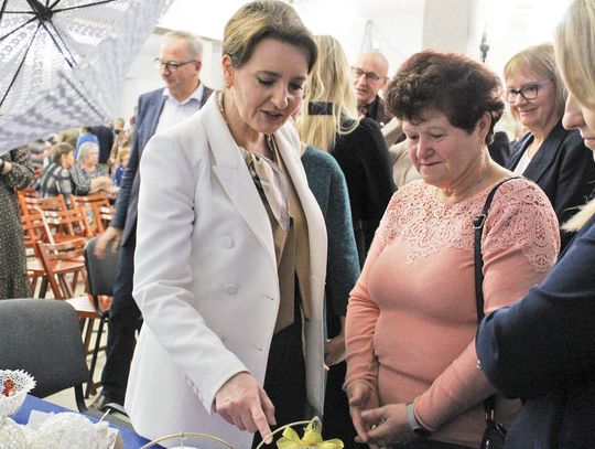 Ministra przyjechała do radzyńskich seniorów. Konsultowała bon senioralny