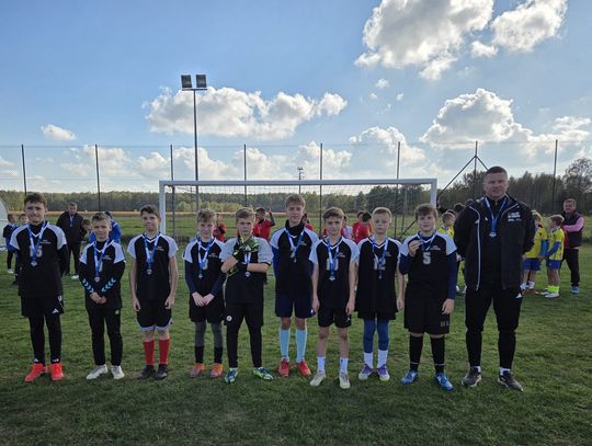 Młodzi piłkarze z Kąkolewnicy z awansem do etapu wojewódzkiego!