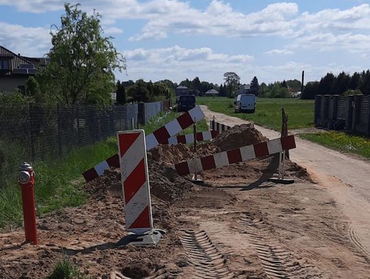 Na ulicy stanął hydrant. "Po latach batalii mamy wodociąg"