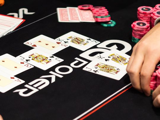 Najpopularniejsze warianty pokera: Przewodnik po grach karcianych