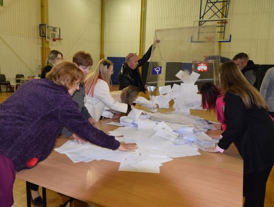 Nawrocki wygrywa na wschodzie. Trzaskowski drugi tylko w miastach