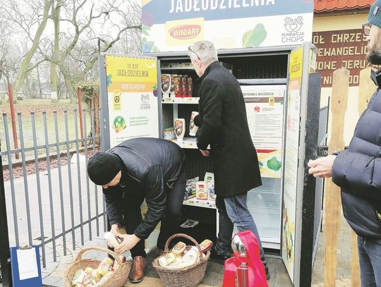 Nie wyrzucaj po świętach jedzenia! Podziel się z potrzebującymi