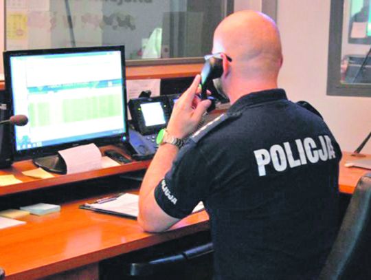 Nieprzytomna kobieta i ludzki szkielet w mieszkaniu