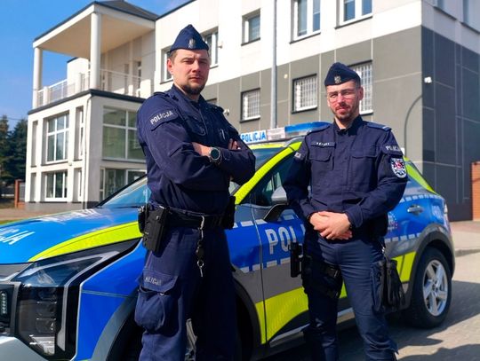 Nocna awaria na trasie. Policjanci z Łosic ruszyli z pomocą matce z dzieckiem