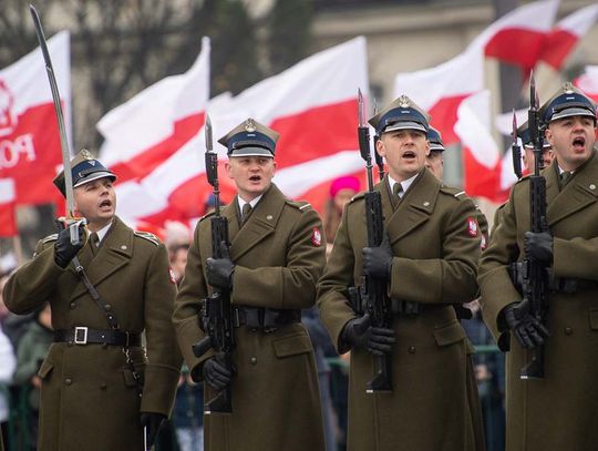 Nowej wersji hymnu nie będzie. „Mazurek Dąbrowskiego” po staremu