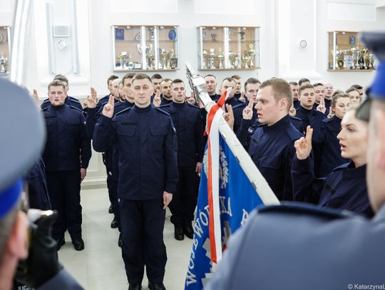 Nowi policjanci złożyli przysięgę. Wiemy, do których komend trafią [FILM]