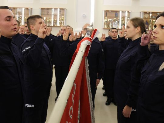 Nowi policjanci złożyli ślubowanie. Zasilą szeregi lokalnych komend