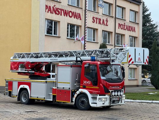 Nowy samochód z drabiną w bialskiej jednostce straży pożarnej