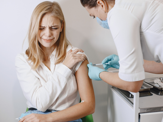 Od dziś w aptekach więcej szczepień. Zabieg jest darmowy