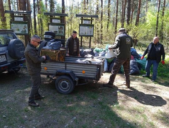Myśliwi posprzątali lasy