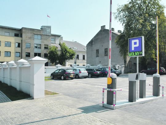 Od września rusza strefa i obszar płatnego parkowania. Radni mieli wątpliwości