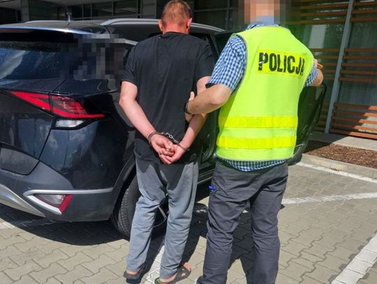 Oddał strzały i dusił kobietę