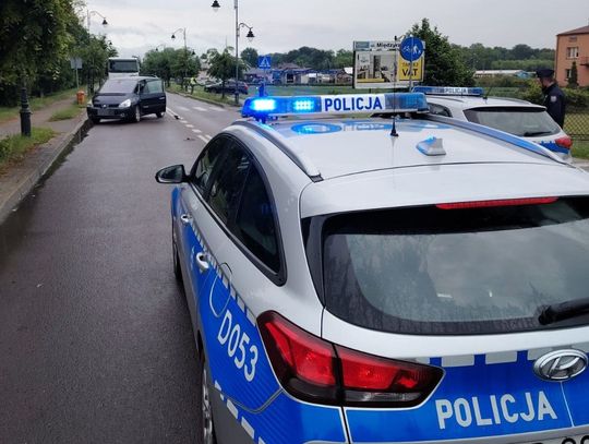 Osobówka potrąciła na pasach pieszego
