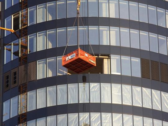 Osprzęt dla profesjonalistów. Poznaj istotne parametry wciągników łańcuchowych