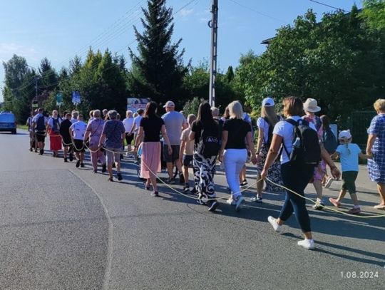 Pielgrzymi na drodze. Policja prosi o ostrożność