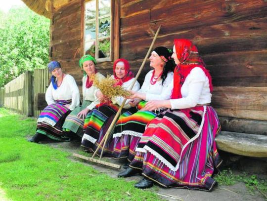 Platerów: Nauczycielki zilustrowały powieść noblisty