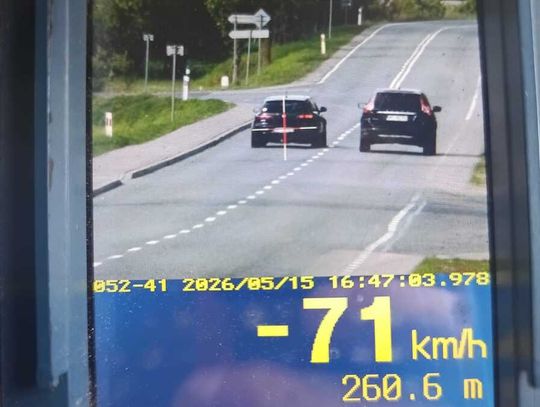 Platerów. Ominął radar i ruszył do wyprzedzania. Policyjny pościg za Alfa Romeo