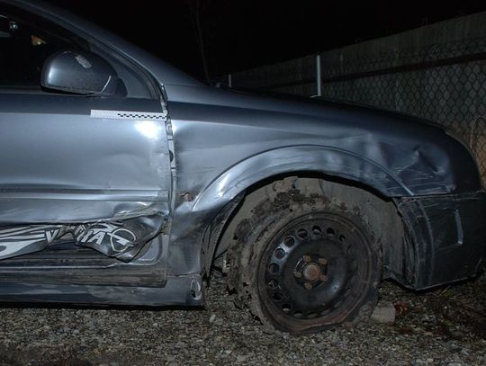 Był pijany i spowodował kolizję. Uciekł, a auto zostawił w lesie