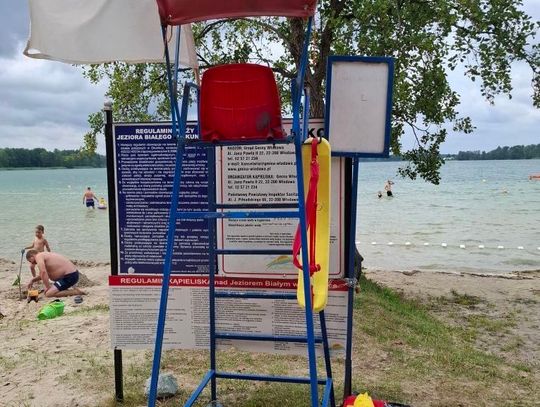 Podczas kawalerskiego „zwinęli” wieżę ratowniczą nad Jeziorem Białym