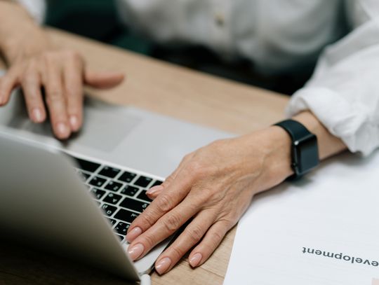 Podszył się pod prezesa bialskiej firmy i wyłudził pieniądze