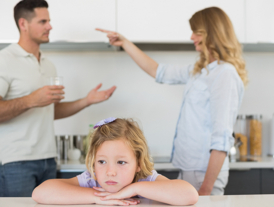 Polacy nie chcą mieć dzieci? Jeden z powodów: nierówności w opiece nad nimi