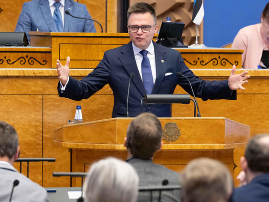 Polacy ostro ocenili Hołownię