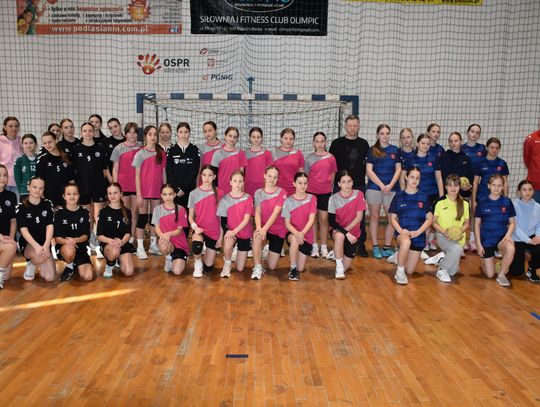 Półfinał wojewódzki w piłce ręcznej dziewcząt – emocje i wyrównana rywalizacja