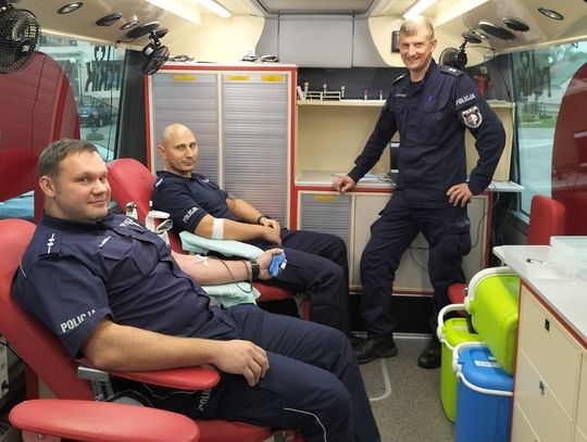 Policjanci oddali krew. Pomogli 5-letniej Oliwce