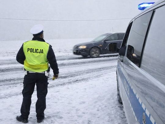 policjant, samochód, droga