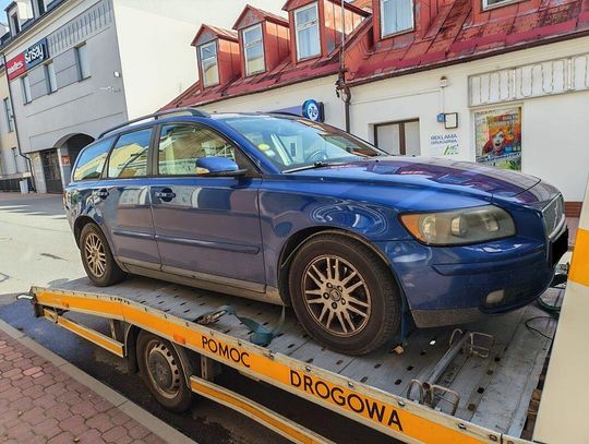 Policjanci zatrzymali Volvo. Kierowca był pod wpływem narkotyków