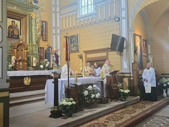 Poświęcono odrestaurowany ołtarz i cudowną ikonę Poświęcono odrestaurowany ołtarz i cudowną ikonę