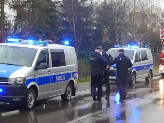 Poszukiwany desperat grał na czas. Straszył odkręceniem butli z gazem i eksplozją