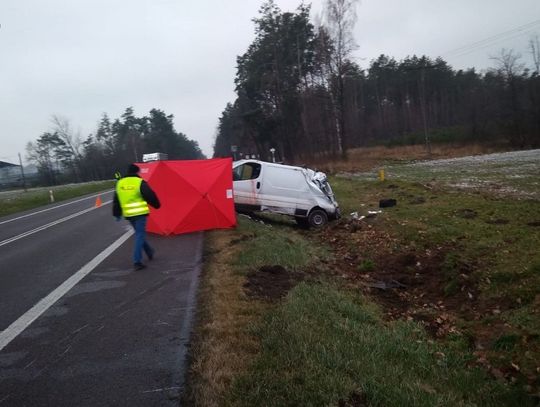 Powiat radzyński: Bus dachował. Kierowca nie przeżył