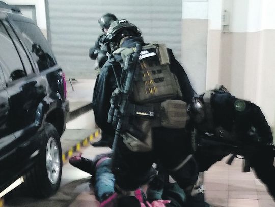 Poza prawem: Przemytnikom papierosów nie spodobały się sądowe wyroki