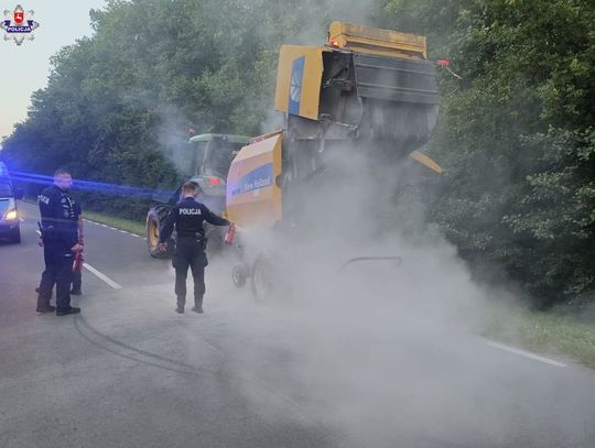 Pożar maszyny rolniczej. Na pomoc ruszyli policjanci [ZDJĘCIA]
