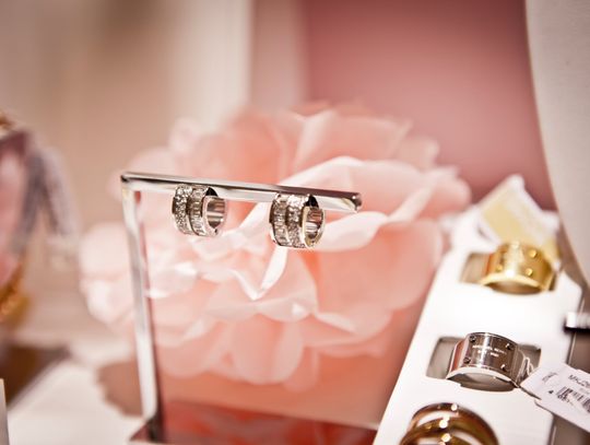 Pożyczone czy kupione, czyli jak gromadzić biżuterię do swojej szkatułki