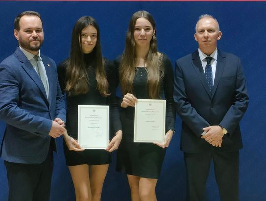 Uzdolnione siostry ze Studzianki. Anna i Zuzanna Wysockie stypendystkami premiera