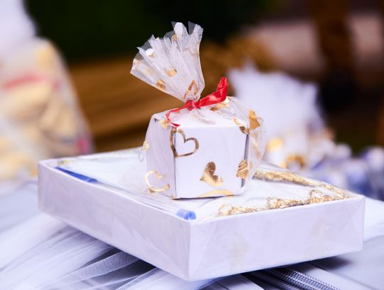 Prezent dla pary młodej: 10 pomysłów spoza tradycyjnej listy prezentowej