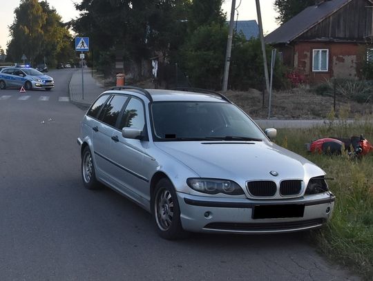 Próbował wyprzedzić bmw... motorowerem. Tak zakończył się ten manewr