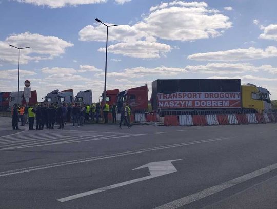 Protest na przejściu granicznym Kukuryki-Kozłowicze trwa. Co godzinę jedna ciężarówka